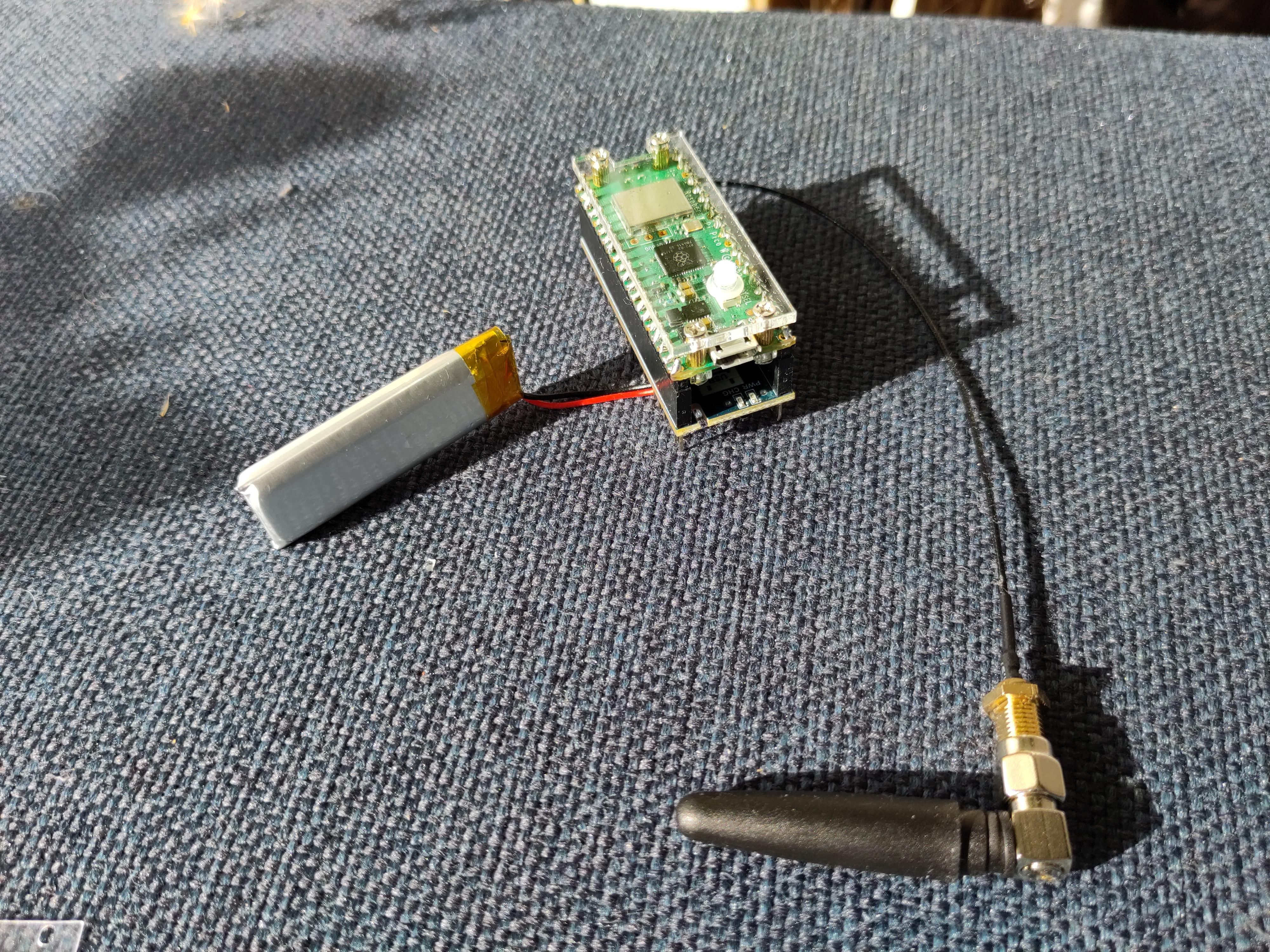 The module shipped with everything I needed, such as an IPEX1 to SMA connector, an SMA antenna, and even a battery for portable use.